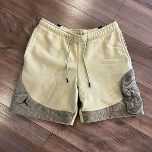 Air‎ Jordan Green Athletic Workout Shorts Men Small Bin L-22